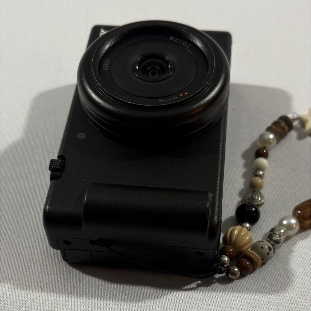 Sony ZV-1F Vlogging Point Shoot 20.1 MP HD 4K Video Digital Camera Only - Picture 6 of 13